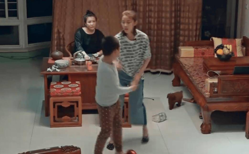 16-Year-Old Girl Still Needs Her Mom to Feed Her, Spends 30 Million VND Daily, and Cuts Hair for 100 Million VND: Now Unrecognizable After Transformation 4 a70e92bc589043cc88f87b4c7787aea0 1722505506700 1722505507020456239256