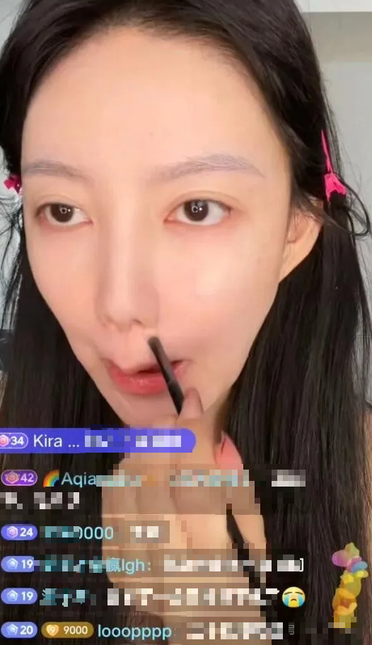 Bold Female Streamer Reveals Natural Look to Test Fan Reactions 4 base64 17230911974641626102655