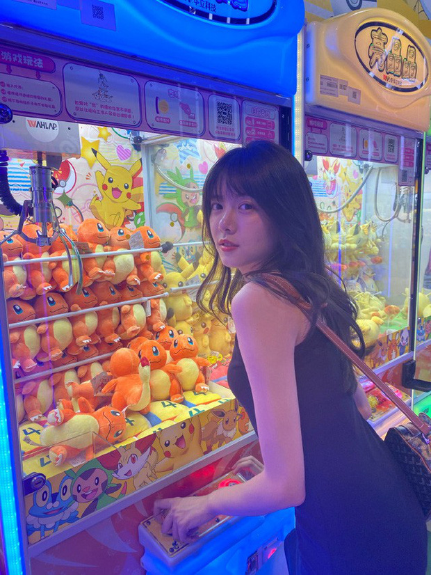 Beautiful female streamer shocks male fans with unbelievable game testing behind-the-scenes 1 chang can ho bao van khoe dang voc nuot na nu blv lpl khien game thu dung ngoi khong yen 35e 5072377 1723966588155 1723966588905346038474