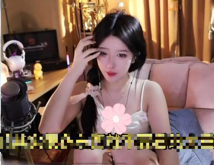 Dramatic Drop in Views: Female Streamer Uses 18+ Tactics to Attract Audience 3 edit 1722659915790309480811