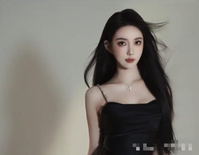 Bold Female Streamer Reveals Natural Look to Test Fan Reactions 2 edit 1723090359717795202641