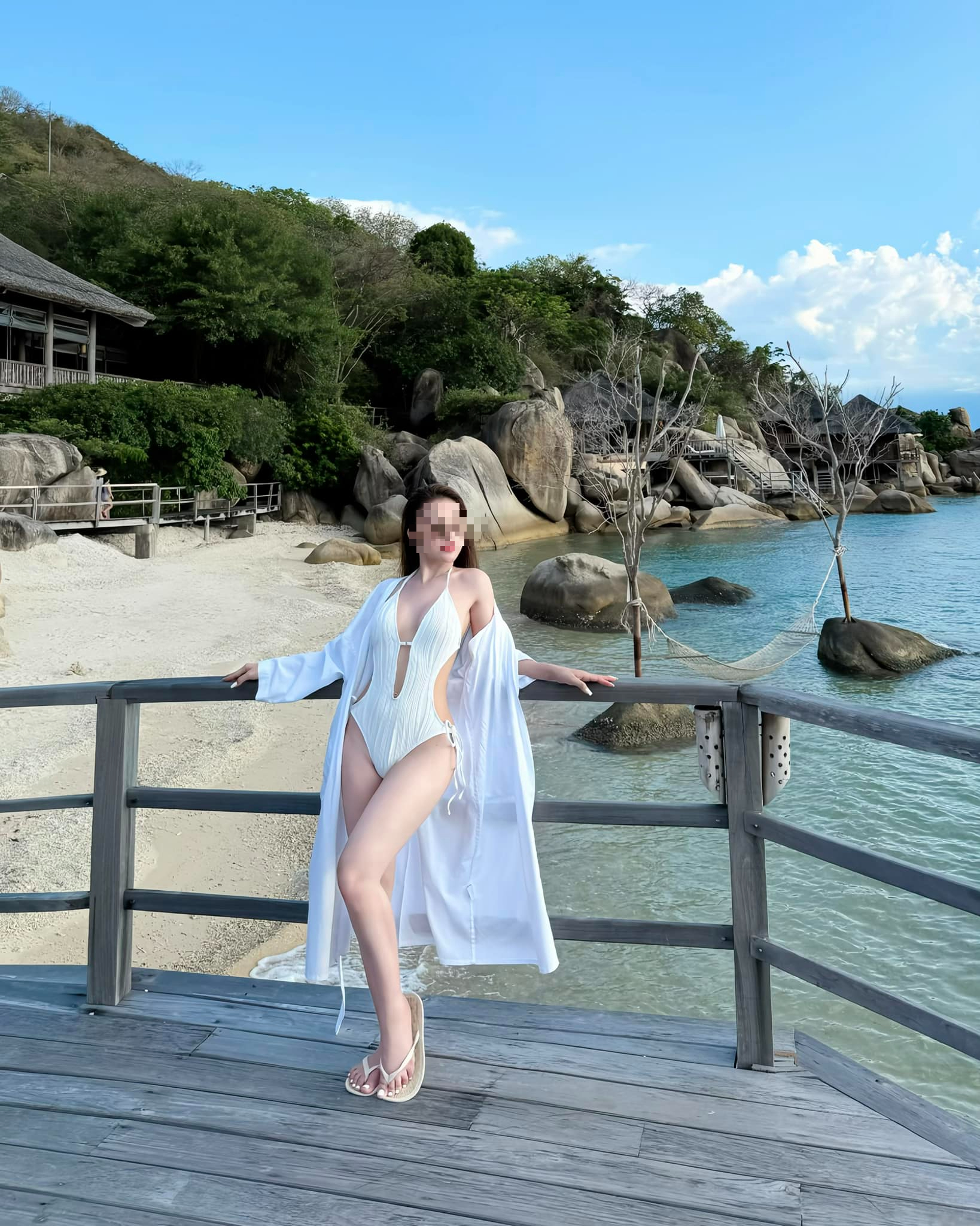 Beautiful girl in revealing outfit plays Pickleball responds to criticism 5 edit 45339970933915861744715026525070397472915905n 1723870316854698765954