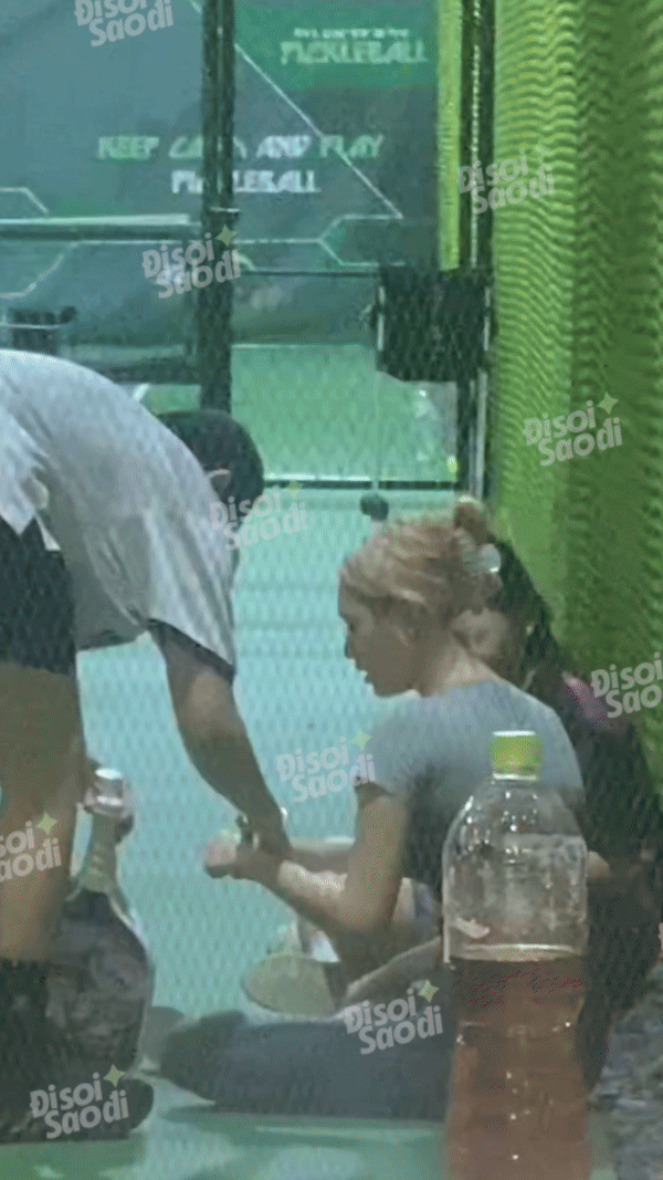 SHOCKING: Xoài Non and Gil Lê Cuddle and Kiss Passionately on the Pickleball Court! - Image 4.