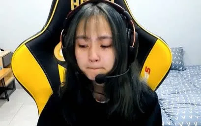 Unrecognizable streamer who once cried on air, her "identity" becoming more "battle-ready" 1 From a female streamer who once cried uncontrollably...