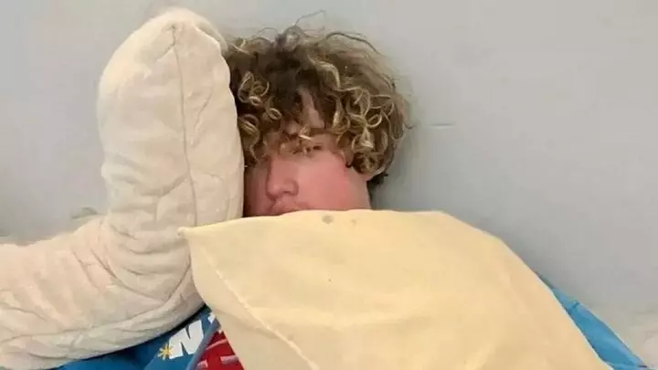 Worrisome Images of a Young Man Who Livestreamed for Nearly Two Weeks Without Sleep 3 photo 1723620354976 1723620356759115850746