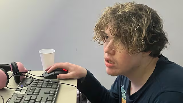 Worrisome Images of a Young Man Who Livestreamed for Nearly Two Weeks Without Sleep 4 photo 1723620361954 17236203620801217750041