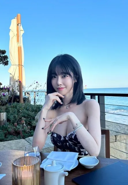 Caught in Dating Rumors with Wealthy Chairman, Female Streamer Outraged, Threatens to Sue 1 photo 1723709167951 1723709168208986353224