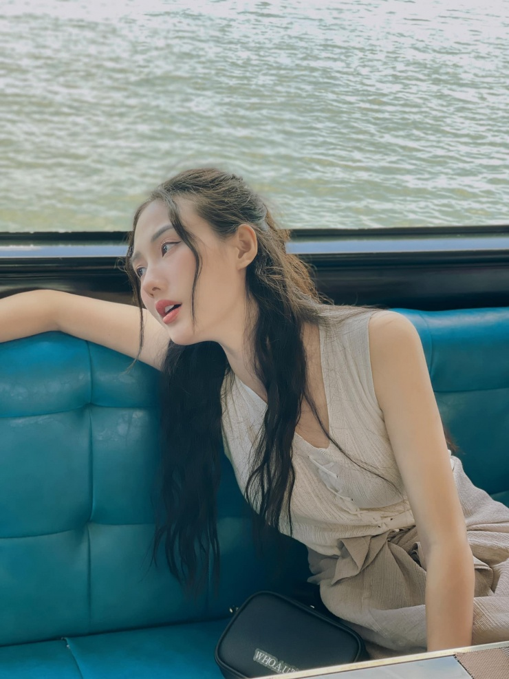 The Economic Hot Girl's Confusing Math Scene in VTV's Show, Stunning Beauty That Leaves a Mark 4 photo 1724212085878 1724212086051855036924