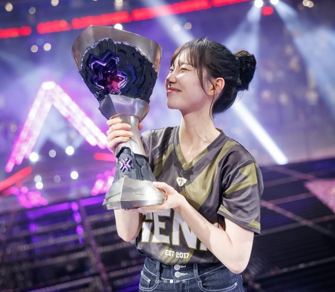 Current Looks of the 'National Wife' of Esports, Criticized by Fans for Diminished Beauty 1 screenshot 2024 08 13 110948 1723522316494132226213