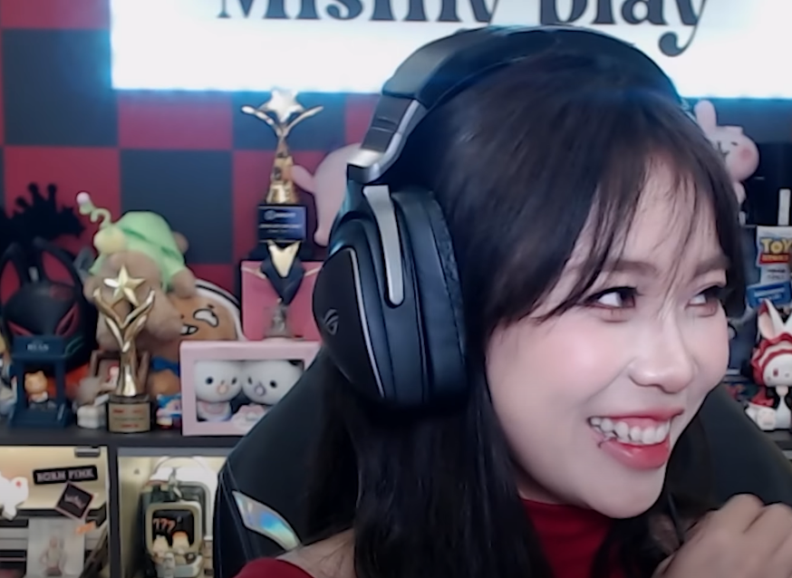 MisThy Raises Her Skirt Unusually on Stream, Fans Feel a Twinge of Pain 6 screenshot 2024 08 14 102515 17236074200851256665476