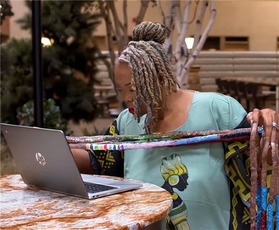 The Woman with the Longest Nails in the World: Growing Nails for a Heartbreaking Story, the Hardest Part is Using Toilet Paper 4 small202408121443019061 1723519643139 1723519643353891760830