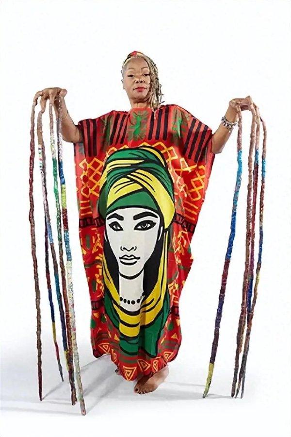 The Woman with the Longest Nails in the World: Growing Nails for a Heartbreaking Story, the Hardest Part is Using Toilet Paper 5 w700d1q75cms 1723519647704 17235196482322031050545