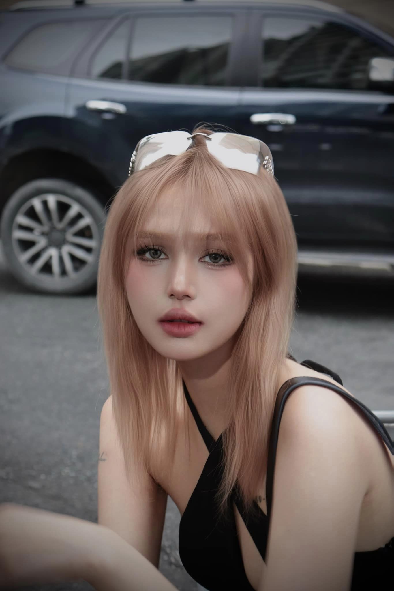 Compared to the beautiful girl giving Xemesis a shoulder rub, Xoài Non releases a stunning series of photos 2 458084793536362902306432816411797880754260n 1725235963221673667671