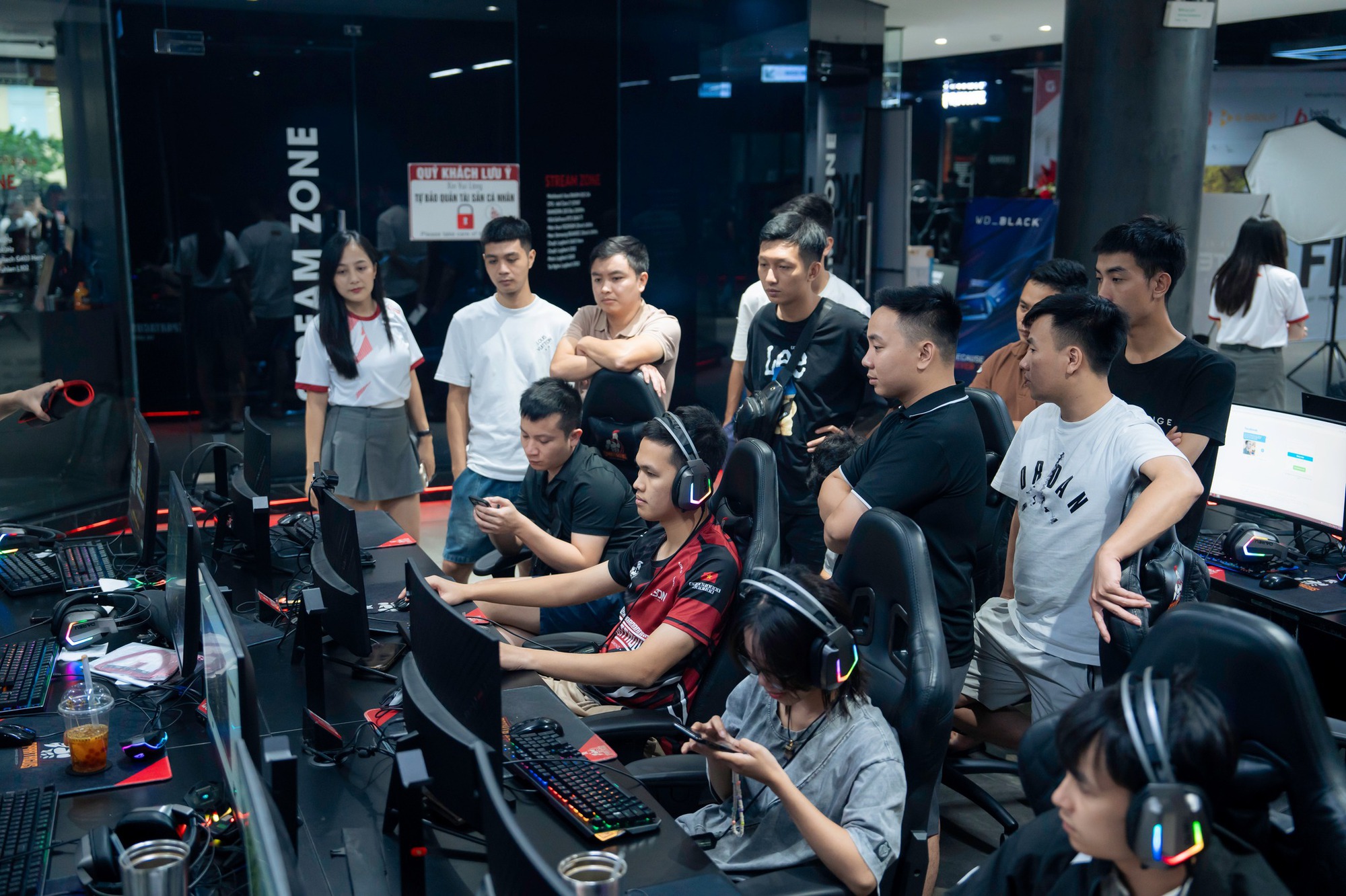 Grand Finals of the Biggest eSports Tournament of the Year: Hanoi Final 2024 4 nh 4 1726220352576 172622035268070960463