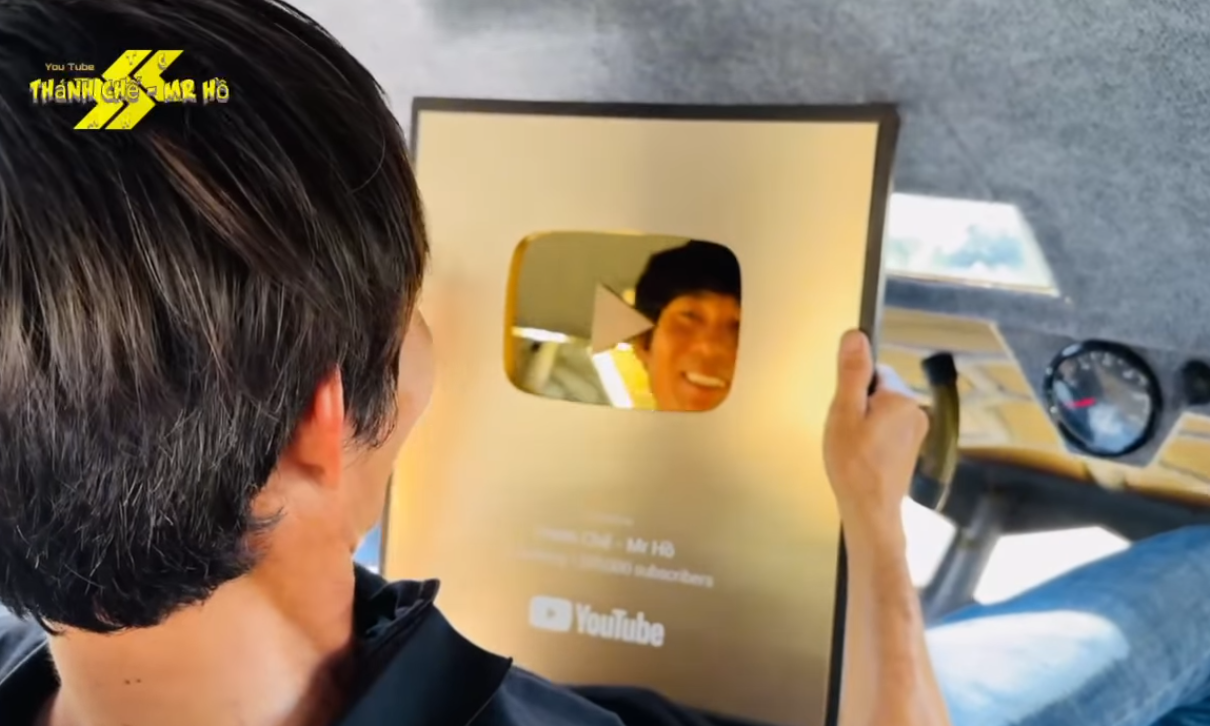 The Creator with Millions of Subs Makes a Real-Life Flying Saucer and Unboxes a Cool Gold Play Button! 4 screenshot 2024 09 19 161216 17267371549471767439576
