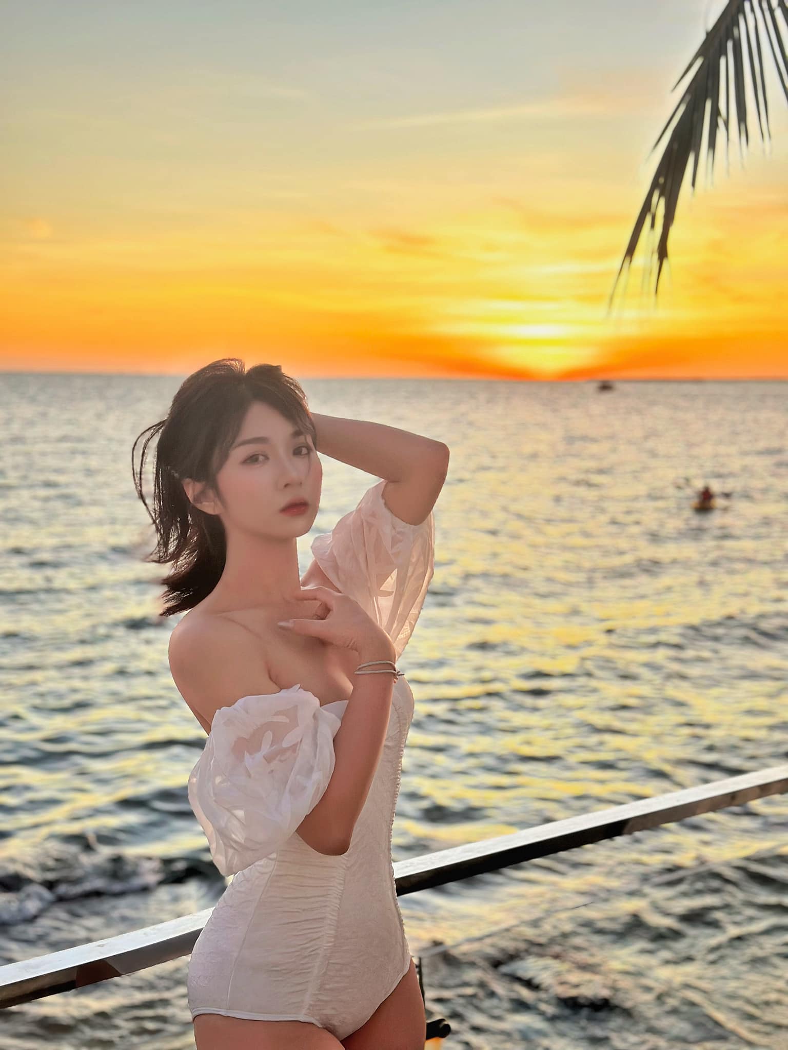 Who is the special fan girl checking in with Vietnam's Esports prodigy? 7 35086007314459167328369003624792702709042794n 1729069962896855272792