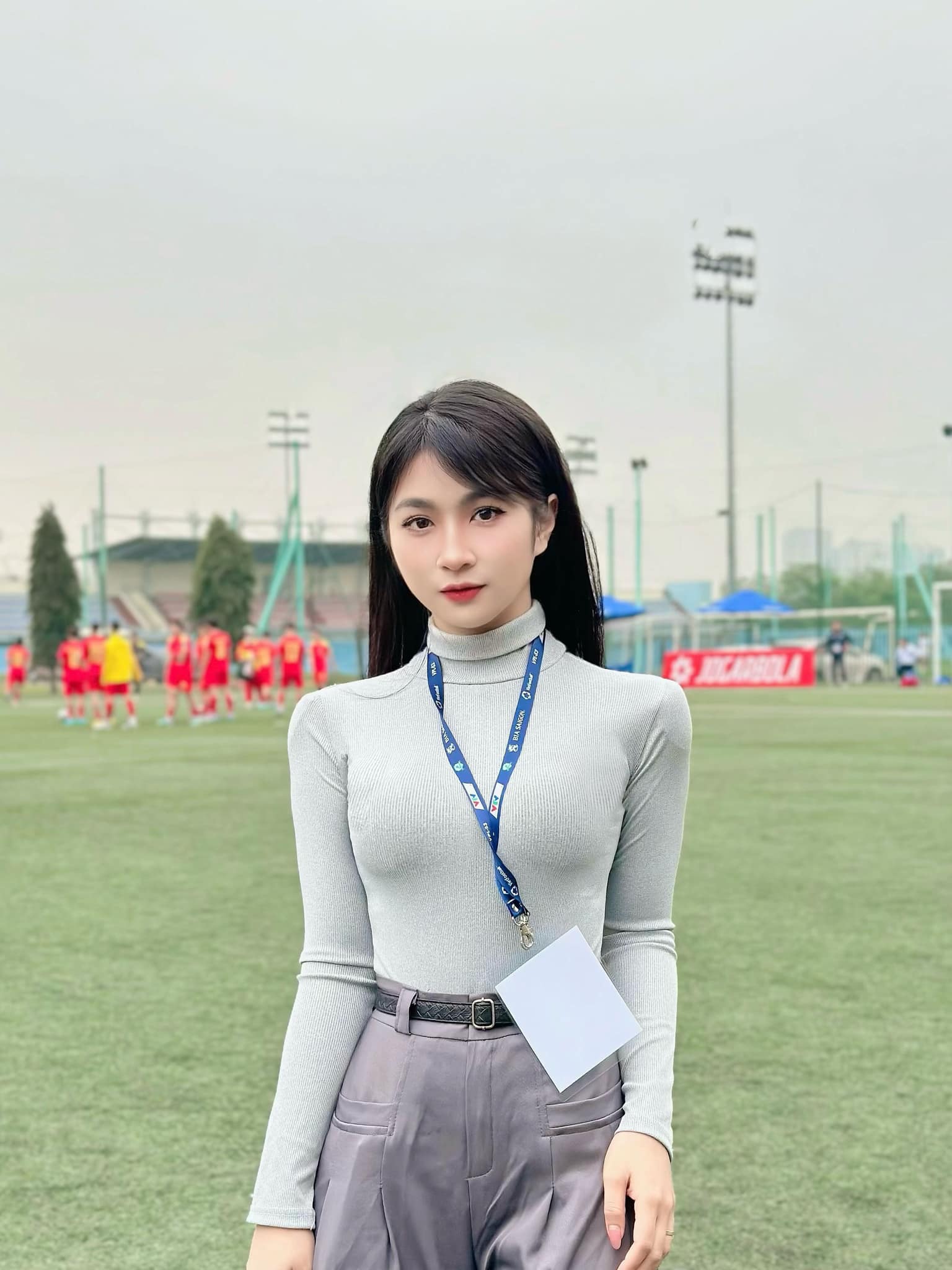 Who is the special fan girl checking in with Vietnam's Esports prodigy? 9 43136358130382386663075077722615887186167915n 1729069963000975828273