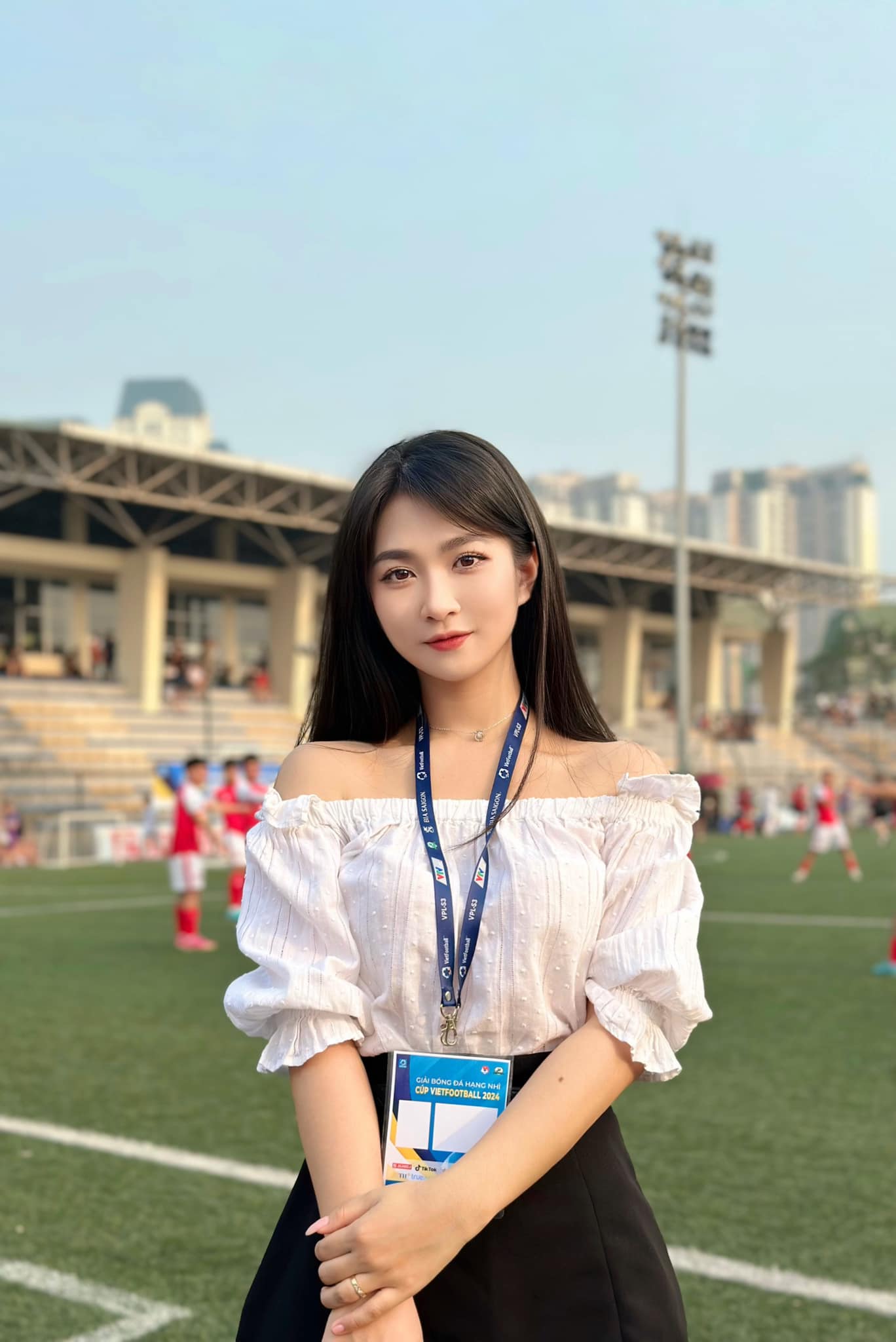 Who is the special fan girl checking in with Vietnam's Esports prodigy? 10 43481858830580511209929285374340924251278218n 17290699630191941811172