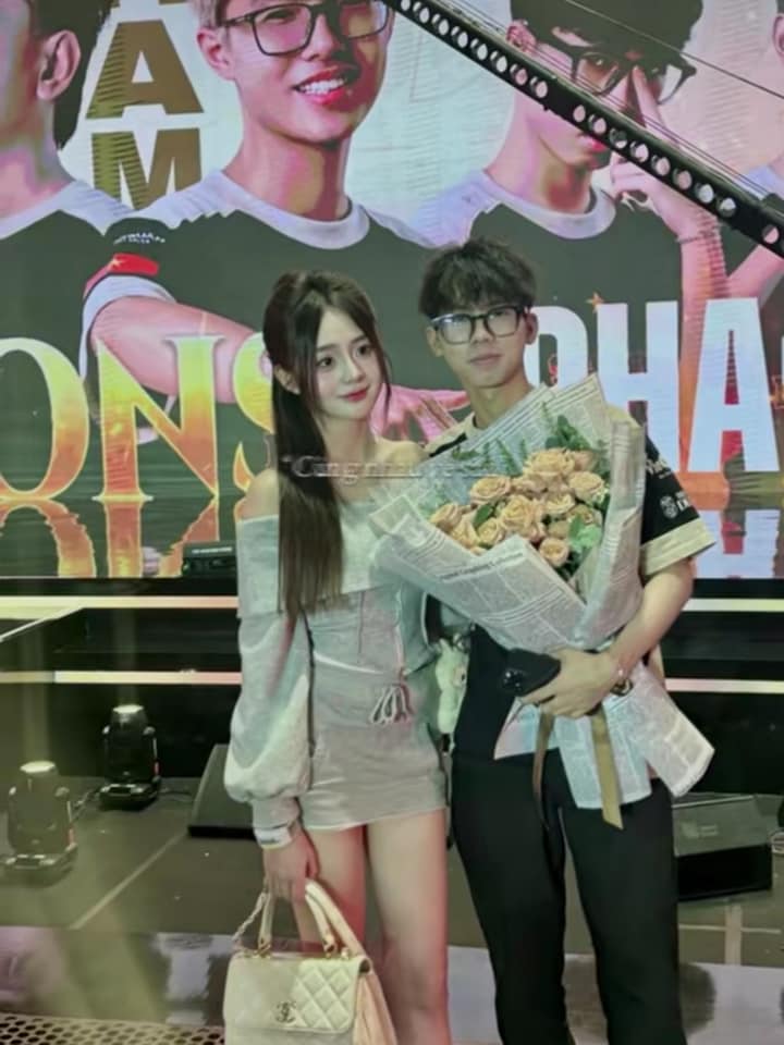 Stunning Beauty Like Quỳnh Alee, Another Liên Quân Hot Girl Leaves Fans Swoon 2 4647317428781318644446223509885106265560162n 1730363399995340009872