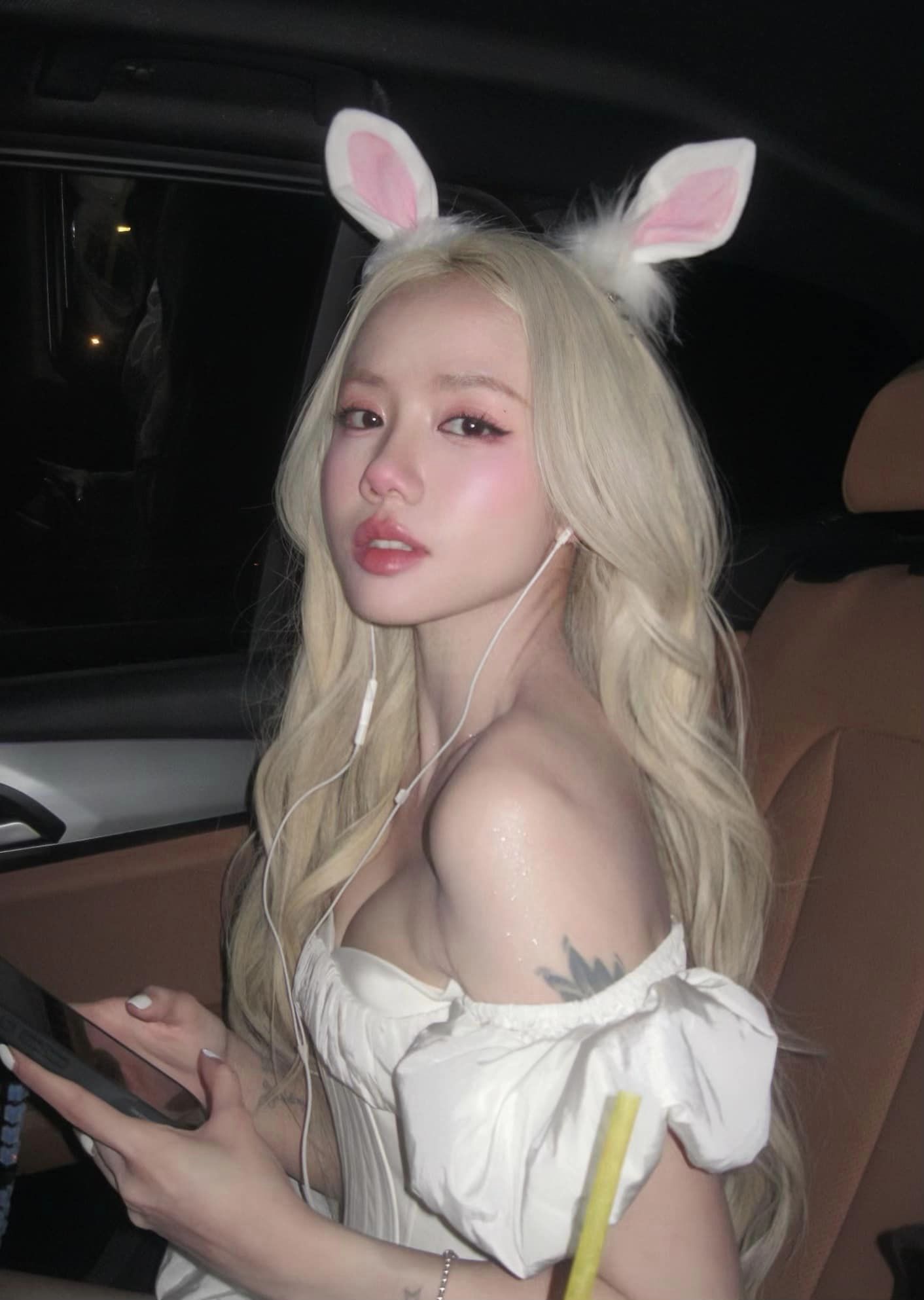 Phuong Ly Transforms into a Pink Bunny for Halloween, How Sexy is Her Look? 3 46473699486134965254138048301753485765846366n 17302763852128752217