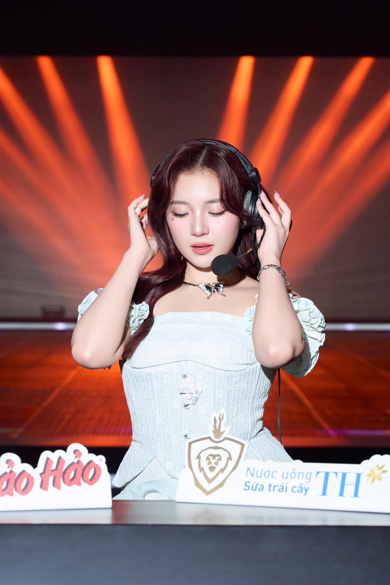Host Phuong Thao Unleashes Stunning Photos, Truly Deserving of the Goddess Title in Lien Quan 7 46484669731824382685641241815488876101455467n 17301735835691383547984