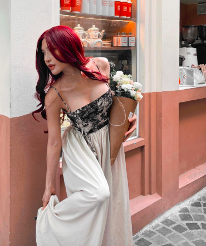 Cosplay Viper Mommy Sets Hearts on Fire, Stunning Fans with Her Identity 6 anh chup man hinh 2024 10 15 luc 131403 1728972888766601753492