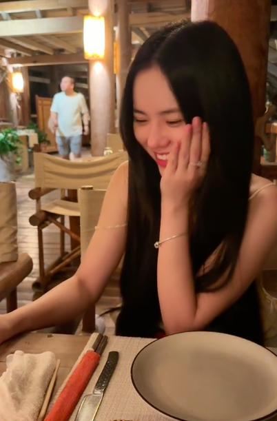 Hot Girl Shows Dating Bill with Xemesis at Luxury Resort 8 anh chup man hinh 2024 10 20 luc 154805 1729417098754678597268