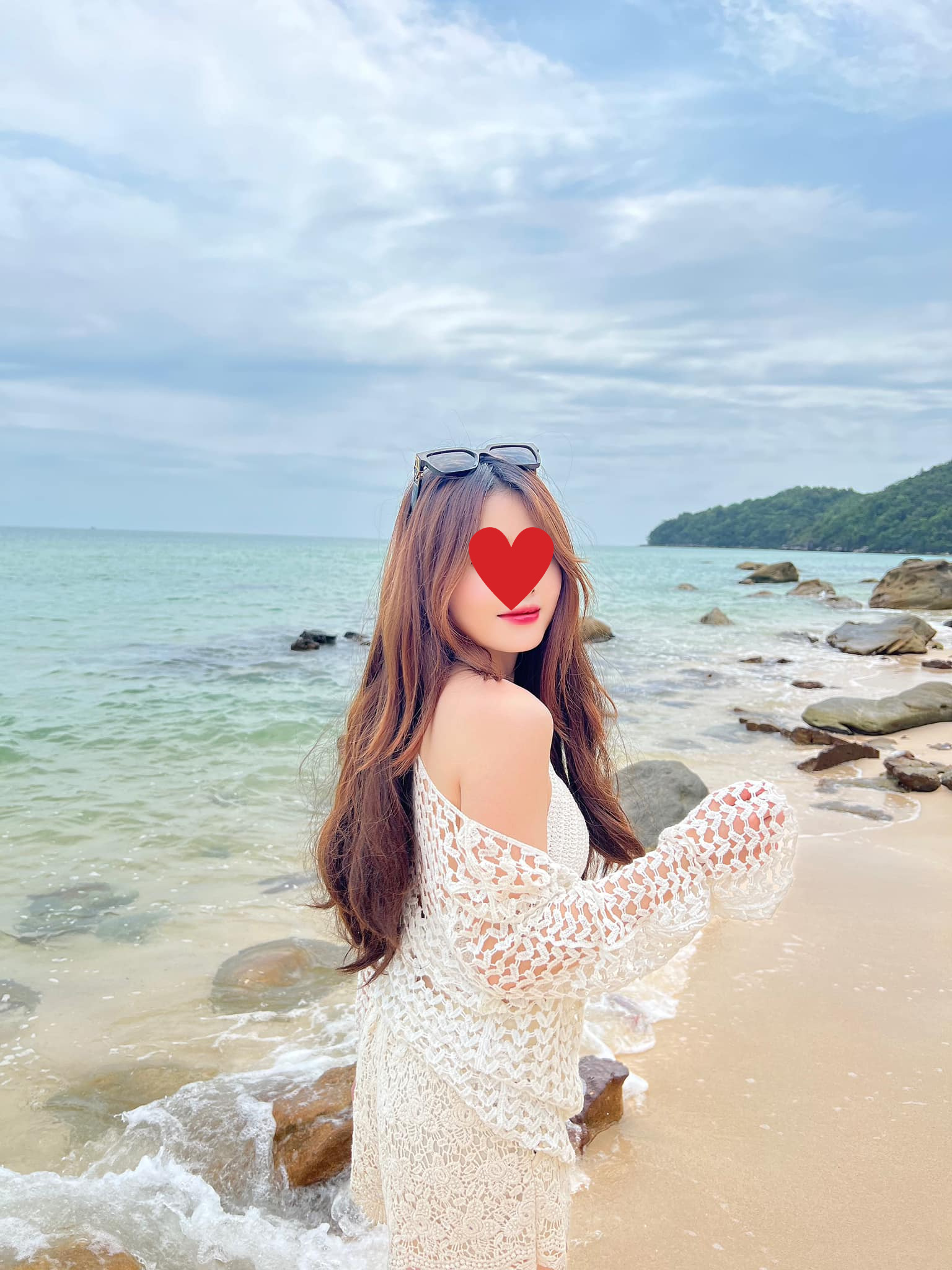Hot TikToker Sets Billion-Dong Criteria for Boyfriend, Netizens React Mixed 4 edit 27508166225015363166462501454231786595414003n 1728875433626253170293