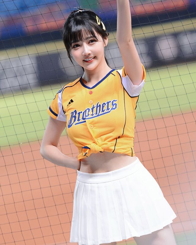 A New Beautiful Hot Girl Has Emerged, Fans Particularly Notice Her Resemblance to Yua Mikami 2 photo 1728447917773 17284479179731877593156