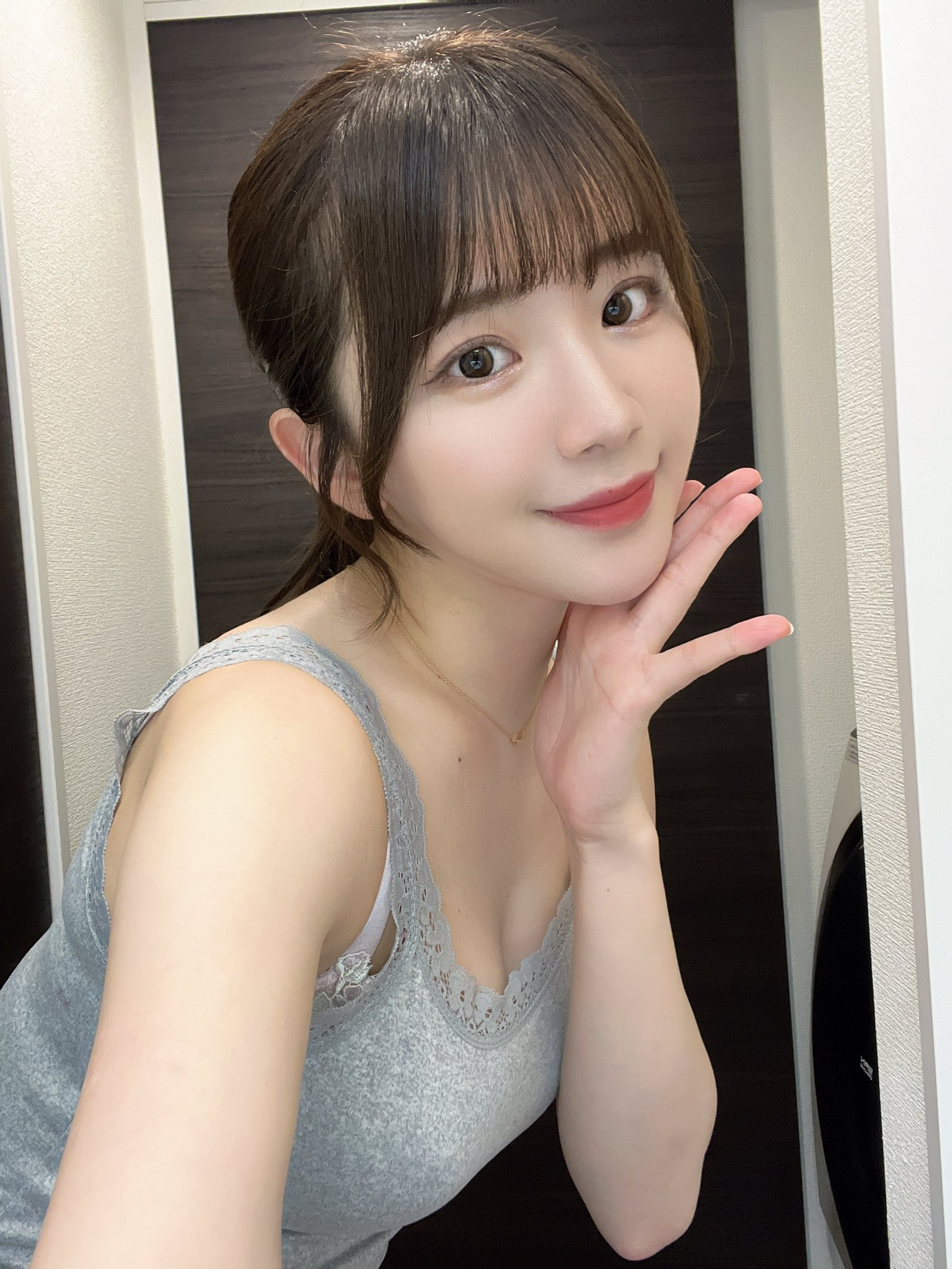 Another Hot Girl Colleague of Yua Mikami Plans to Retire, Transitioning to a 'Lucrative' New Job 2 photo 1728535653270 17285356536581215938884