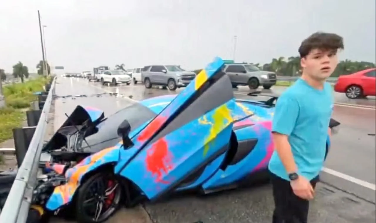 Streamer Crashes His Nearly 5 Billion VND Supercar While Livestreaming, Banned for Life 3 photo 1728617446127 172861744723326840222