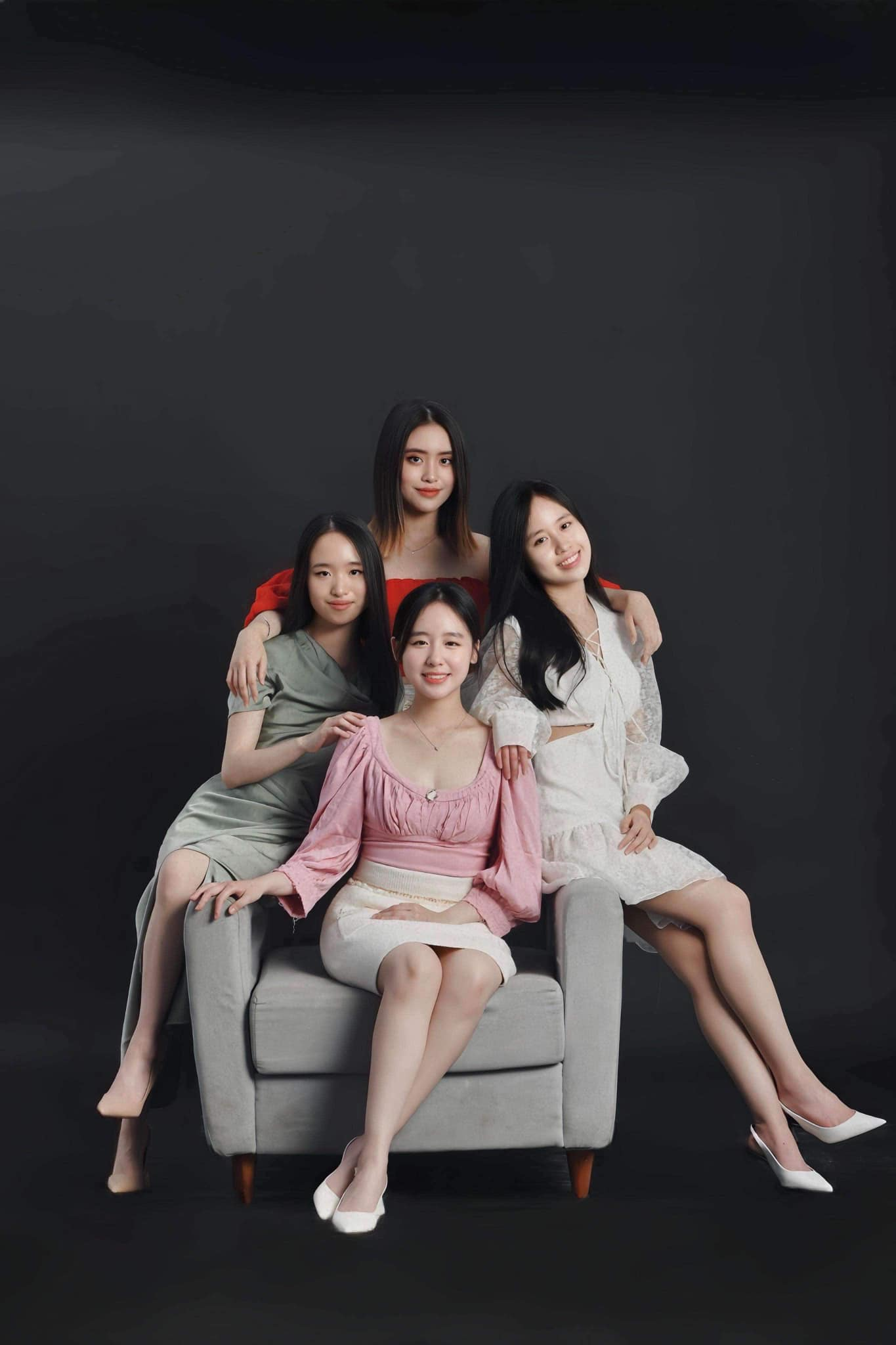 Admiring the Pure Beauty of the Female Streamer from the Rare "Quadruplet Sisters" Family 1 photo 1729049888239 1729049888412147634328