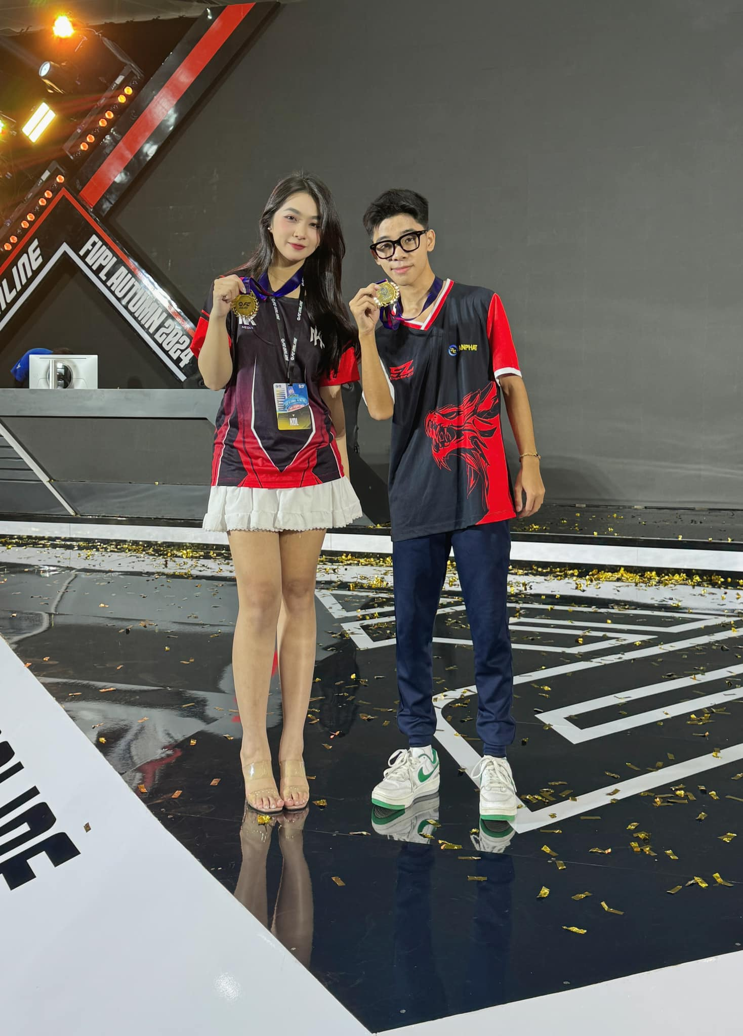 Who is the special fan girl checking in with Vietnam's Esports prodigy? 3 photo 1729069805683 1729069806269940120850