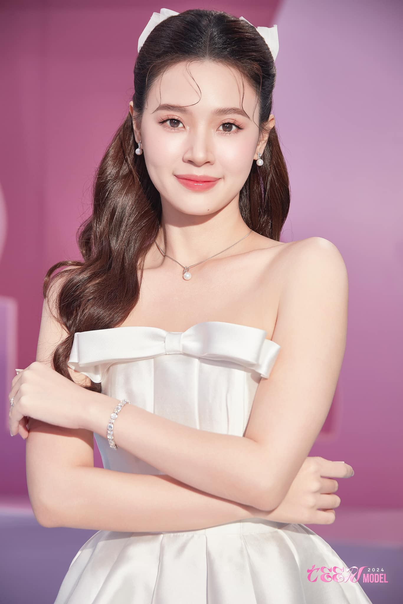 Midu Suddenly Transforms into a Fairy Goddess, Stunning Male Fans 3 photo 1729570104953 1729570105086585314896