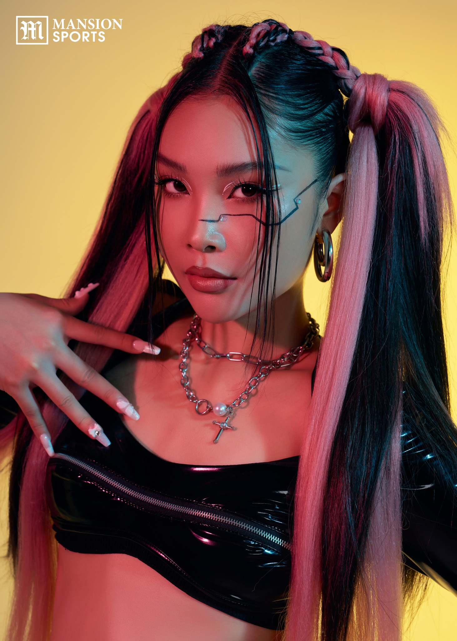 The Female MC with the "Viral Kiss" Bursts onto the Scene with a New Look, Confidently Flaunting Her Fiery Body 2 photo 1729829148999 17298291511021069144846