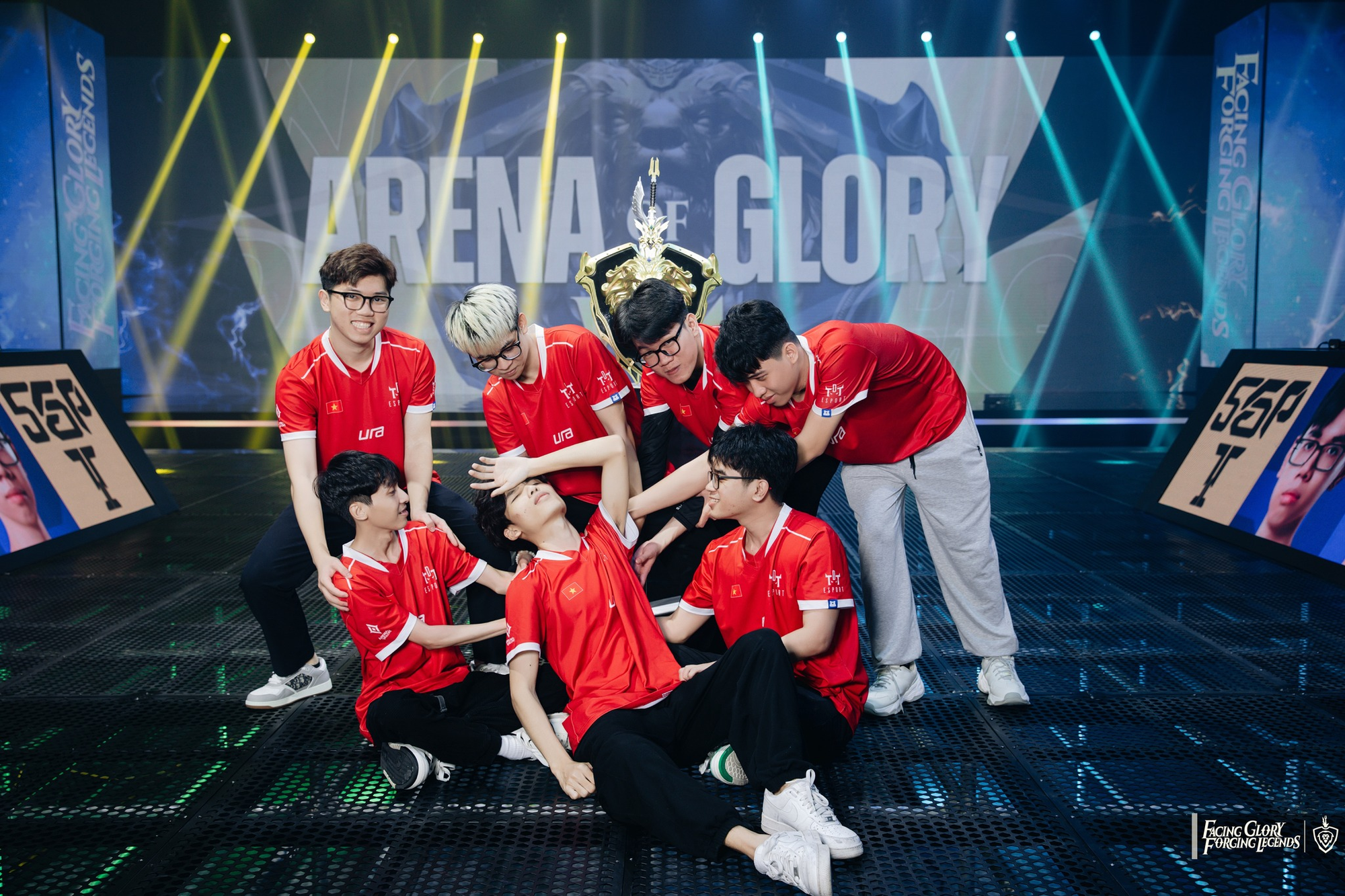 Beautiful Esports Manager Captivates with Tearful Moment at ĐTDV Finals 1 photo 1730101882840 17301018830882072253388