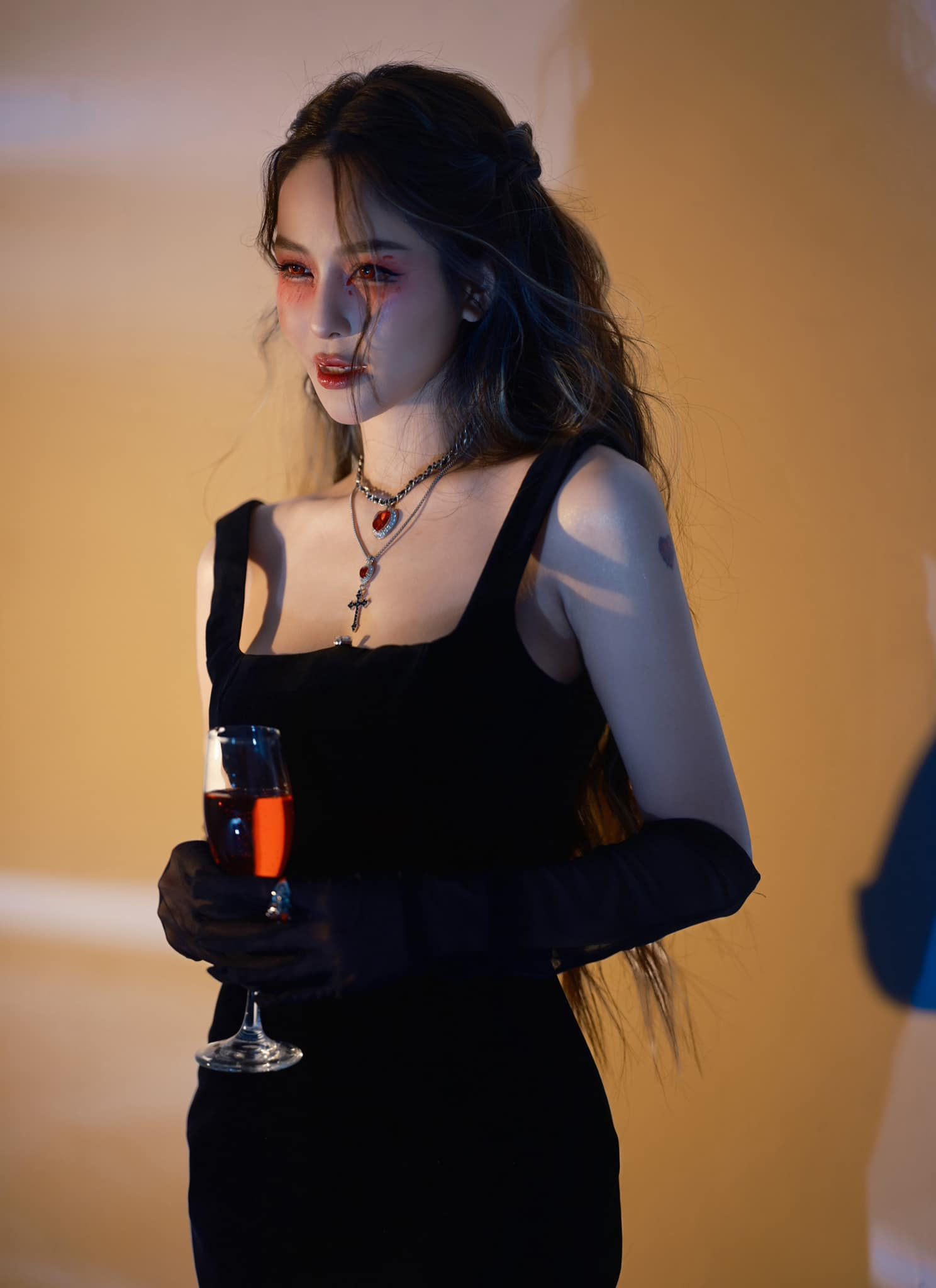 Trâm Anh Looks Unrecognizable as a "Vampire" 1 Trâm Anh as a vampire