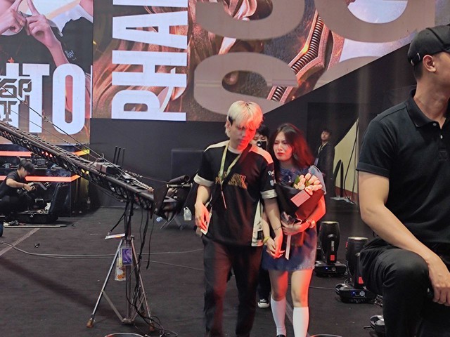 Exclusive: Quỳnh Alee Pouts When Her Boyfriend Exposes Her Live - Image 2.
