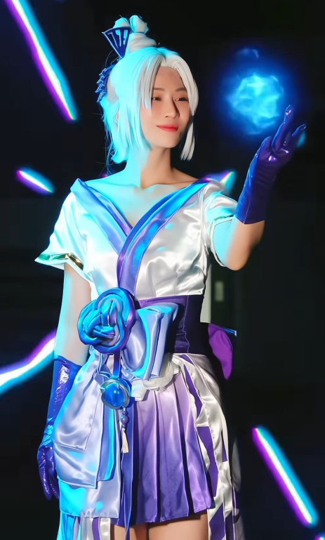 Showing off Natalya cosplay, Lê Bống makes fans worried 7 screenshot 2024 10 21 094737 1729480635735878899640