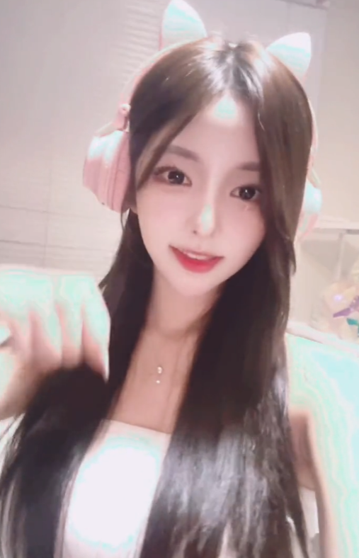 Famous Female Streamer Faces Terrifying Incident, Still Suspected of 'View-Baiting' by Netizens 2 screenshot 2024 10 21 143939 17294964290191570903187