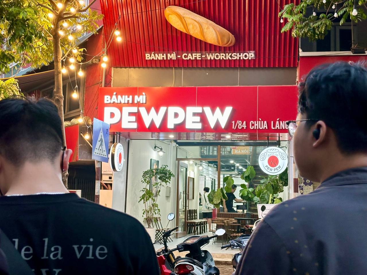 Waking Up at 6 AM, Queuing to "Hunt" PewPew's Banh Mi, Streamer Does Something for Fans 1 1 1731292385615126783329