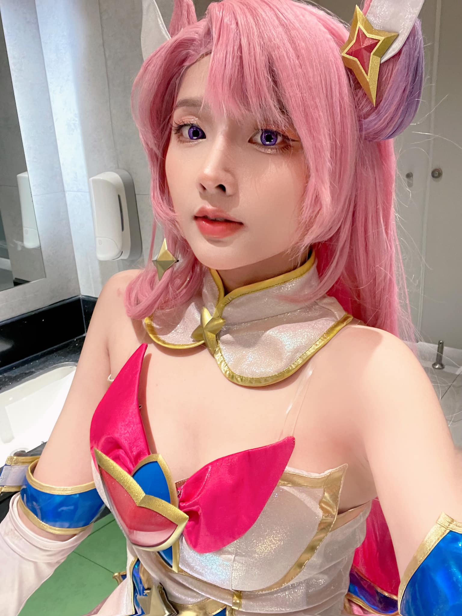 Beautiful Girl Shines in a "Bạch Nguyệt Quang" Look After Transforming from a Sexy Cosplayer 6 3352274431602912202220412102600184234736342n 1730714390484645332788