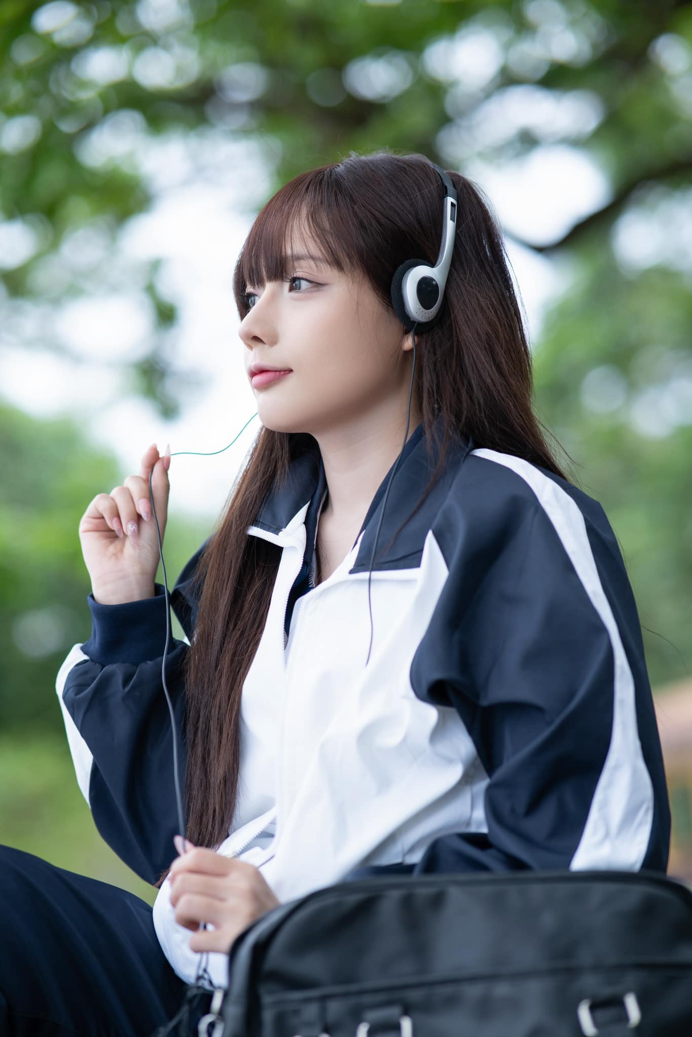 Beautiful Girl Shines in a "Bạch Nguyệt Quang" Look After Transforming from a Sexy Cosplayer 2 4655412335527218973432207757312324124179780n 1730714209566320433766