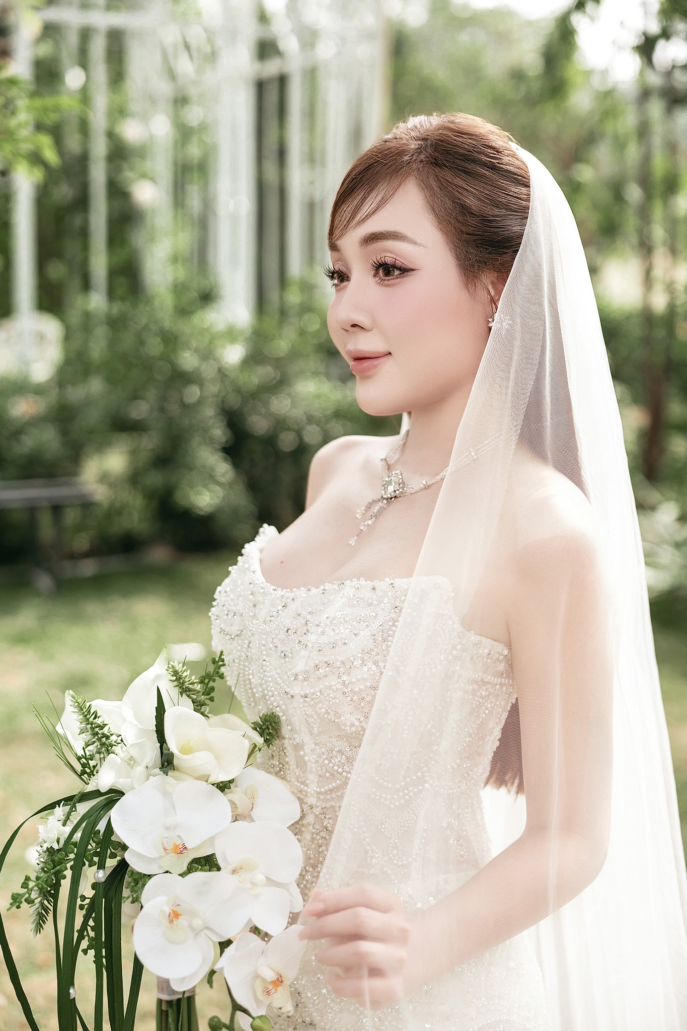 The Hottest Teacher on the Internet, Âu Hà My, Surprises Everyone with Wedding Photos, Groom's Identity Remains a Mystery 6 More wedding moments of Âu Hà My