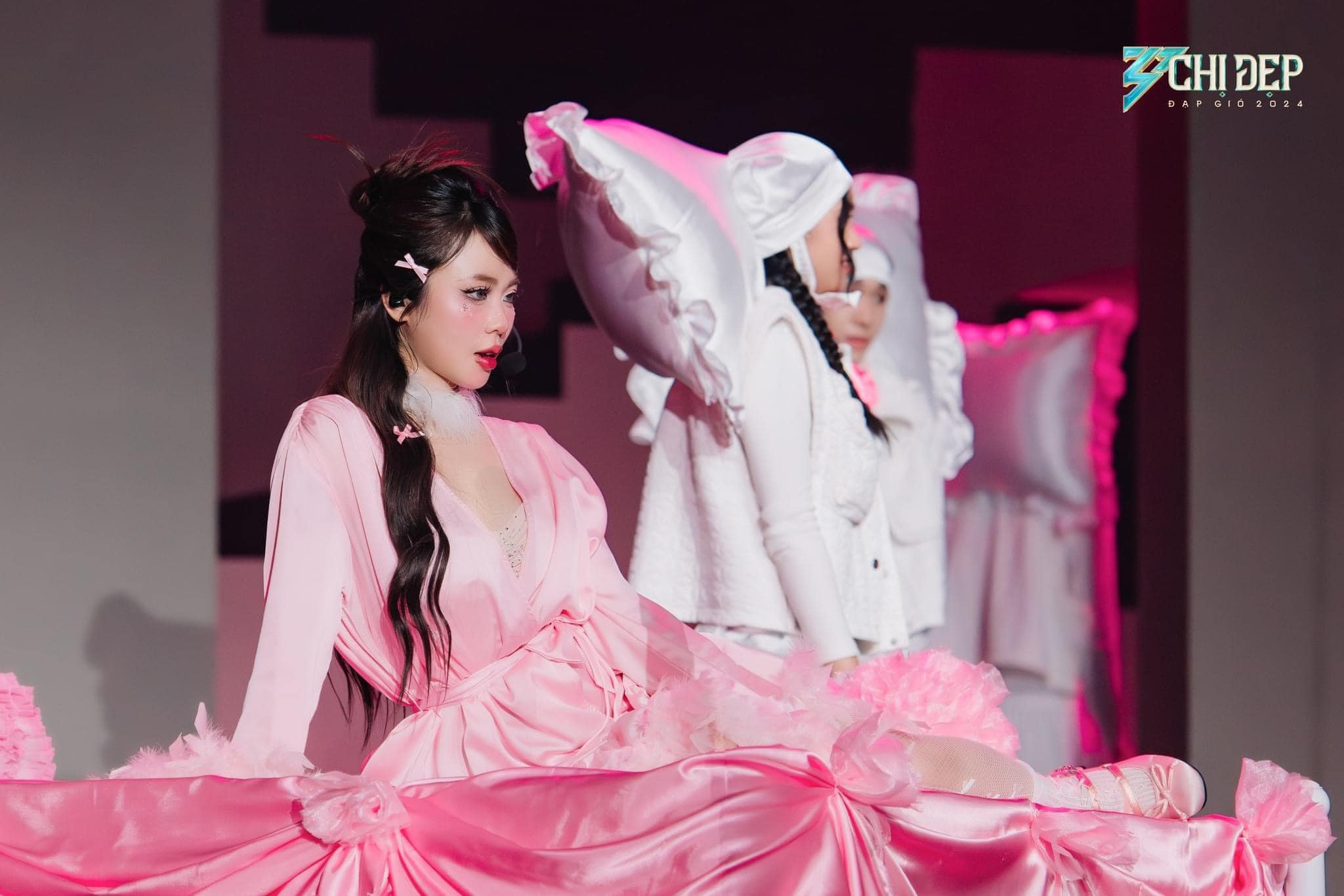 MisThy Boldly Displays Deep-Cut Fashion, Fans Fail to Recognize the 'Old Streamer' 9 46734611011108298737334391436711841405675907n 1732092770642627266537