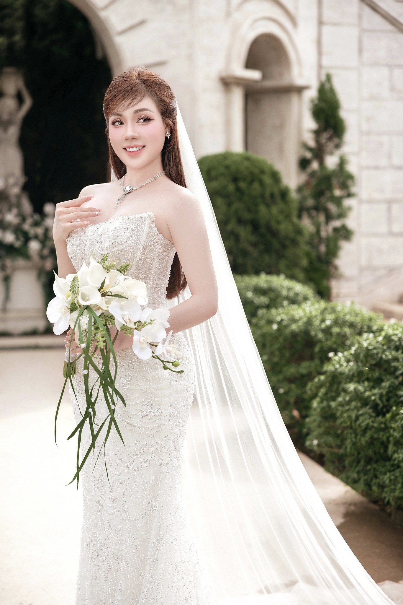 The Hottest Teacher on the Internet, Âu Hà My, Surprises Everyone with Wedding Photos, Groom's Identity Remains a Mystery 5 46742137728459795588989823840943274497238017n 1732077218534 17320772185911156957190