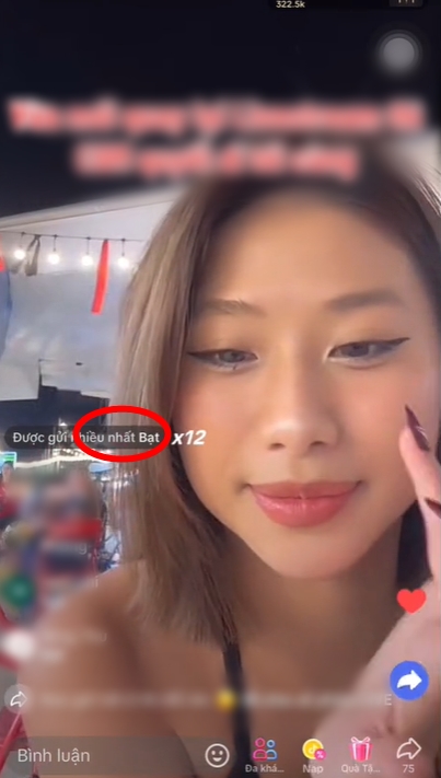 Louis Phạm Returns to Livestream After the "Backdrop" Controversy, Viewers Flood with Two Words, New Hot Girl's Attitude is Strange 2 'Backdrop', 'Backdrop', 'Backdrop' became the most sent words in Louis Phạm's livestream.