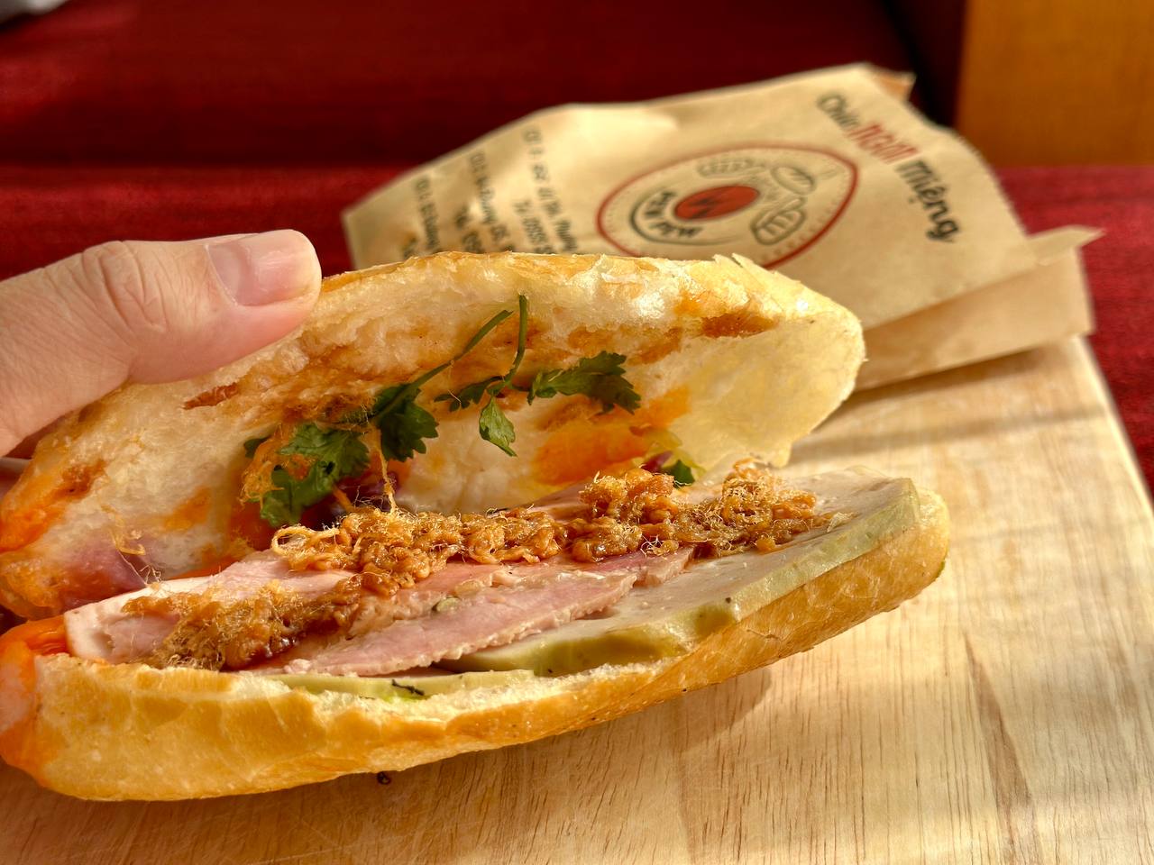 Waking Up at 6 AM, Queuing to "Hunt" PewPew's Banh Mi, Streamer Does Something for Fans 7 Coconut Banh Mi.