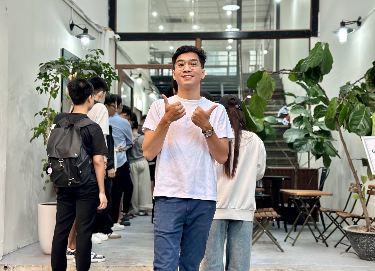 Waking Up at 6 AM, Queuing to "Hunt" PewPew's Banh Mi, Streamer Does Something for Fans 9 This moved fans and made them admire his closeness and sincerity.
