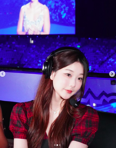 The Identity of the Hot Female Streamer That Has Fans Demanding to "Check Var" at Worlds 2024 7 anh chup man hinh 2024 11 03 luc 094850 1730604172538838195238